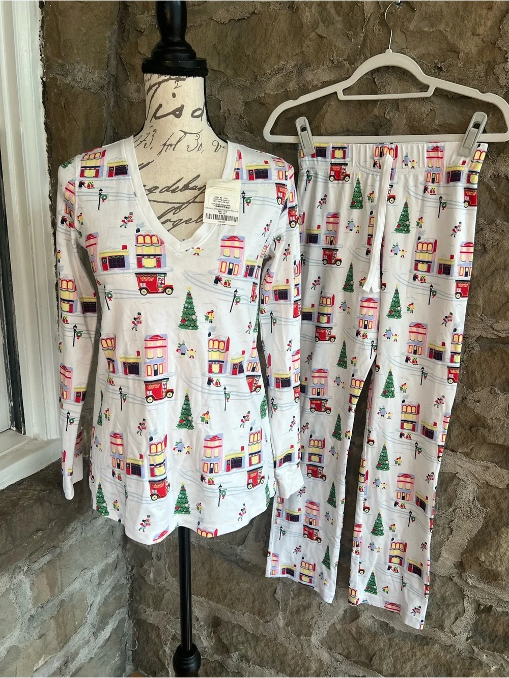 NWT TBBC size XS Coastal Living  Christmas lounge set in Merry Little Main print